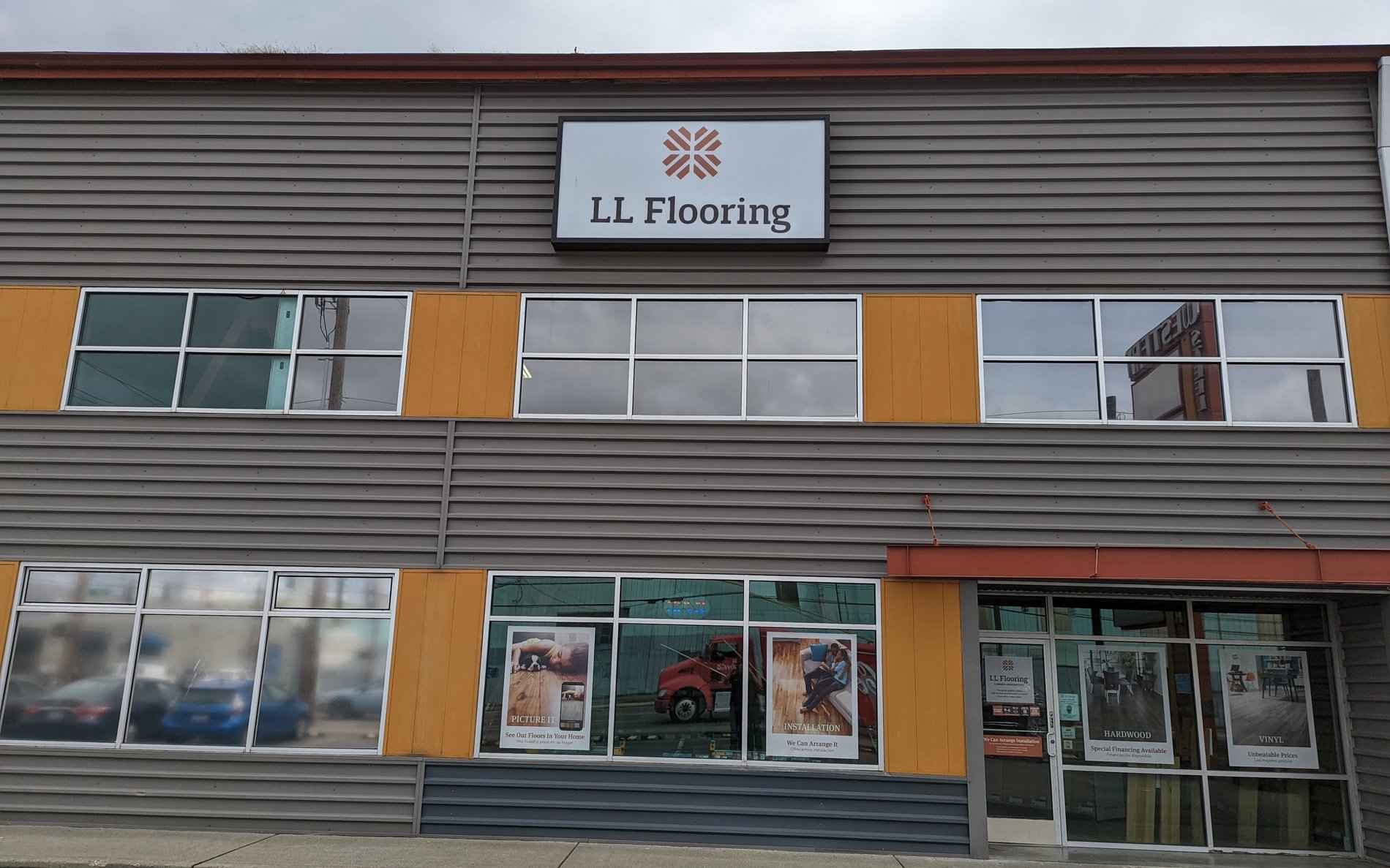 LL Flooring #1075 Seattle | 3300 1st Avenue S | Storefront