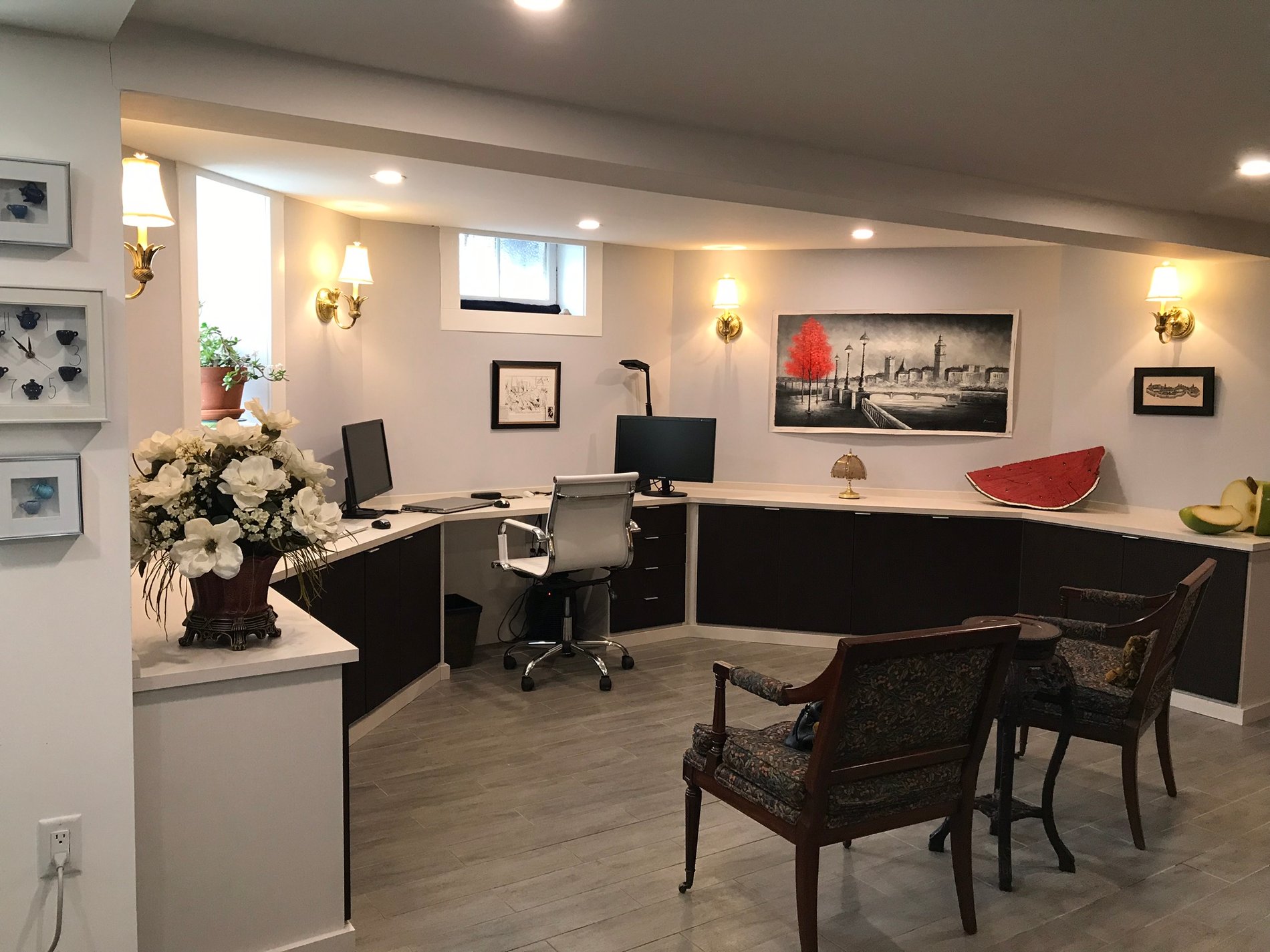 built-in desk in black and white in octagonal shaped room with desk chairs