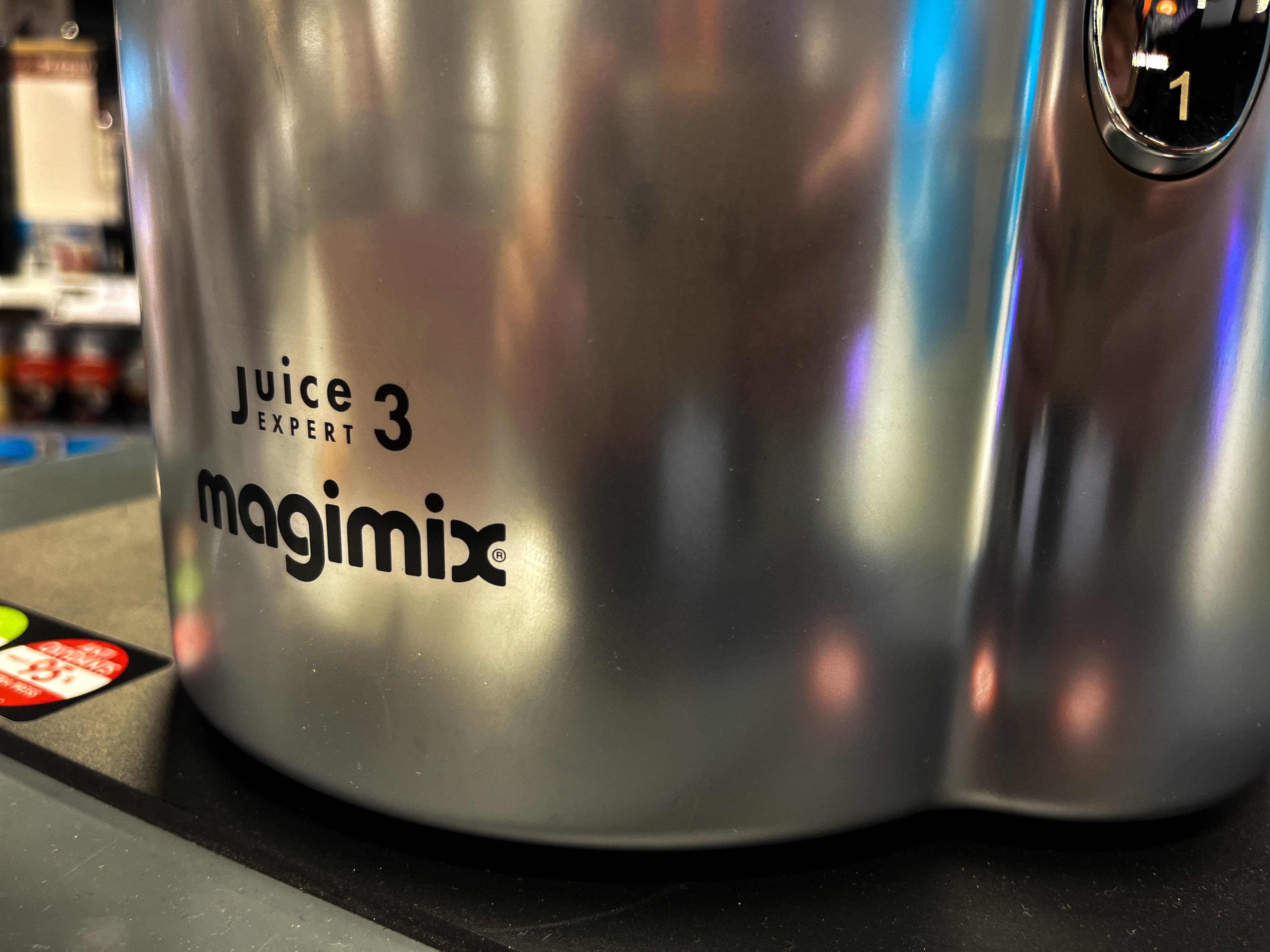 Logo magimix sur le blender juice 3 au sein du magasin Boulanger Aix-en-Provence proche de Puyricard, Venelles, Pertuis, Eguilles et Salon de Provence