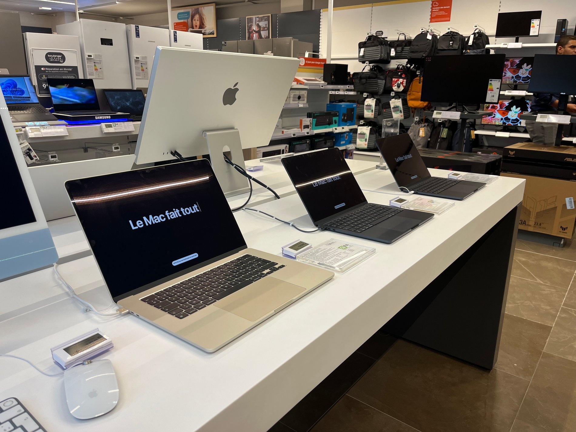 Mac book - Apple studio display  - Boulanger Levallois Perret (SO OUEST)