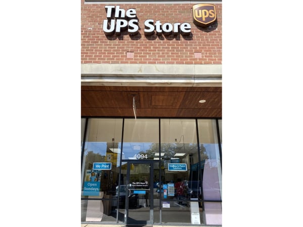 Facade of The UPS Store Greenbriar Town Center