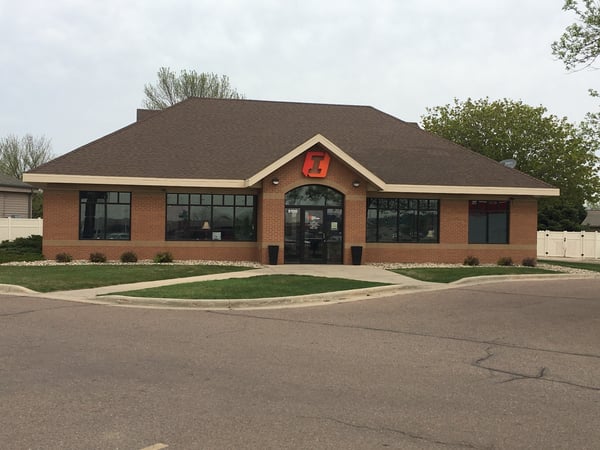 Exterior image of First Interstate Bank in Sioux Falls, SD.