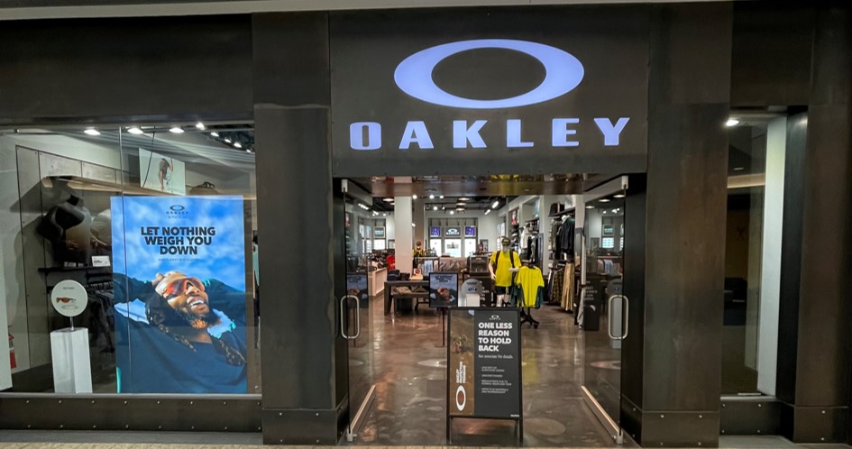 What are Oakley Vault locations?