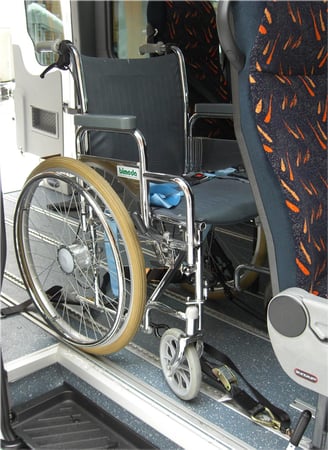 Mercedes Sprinter mit Rollstuhl