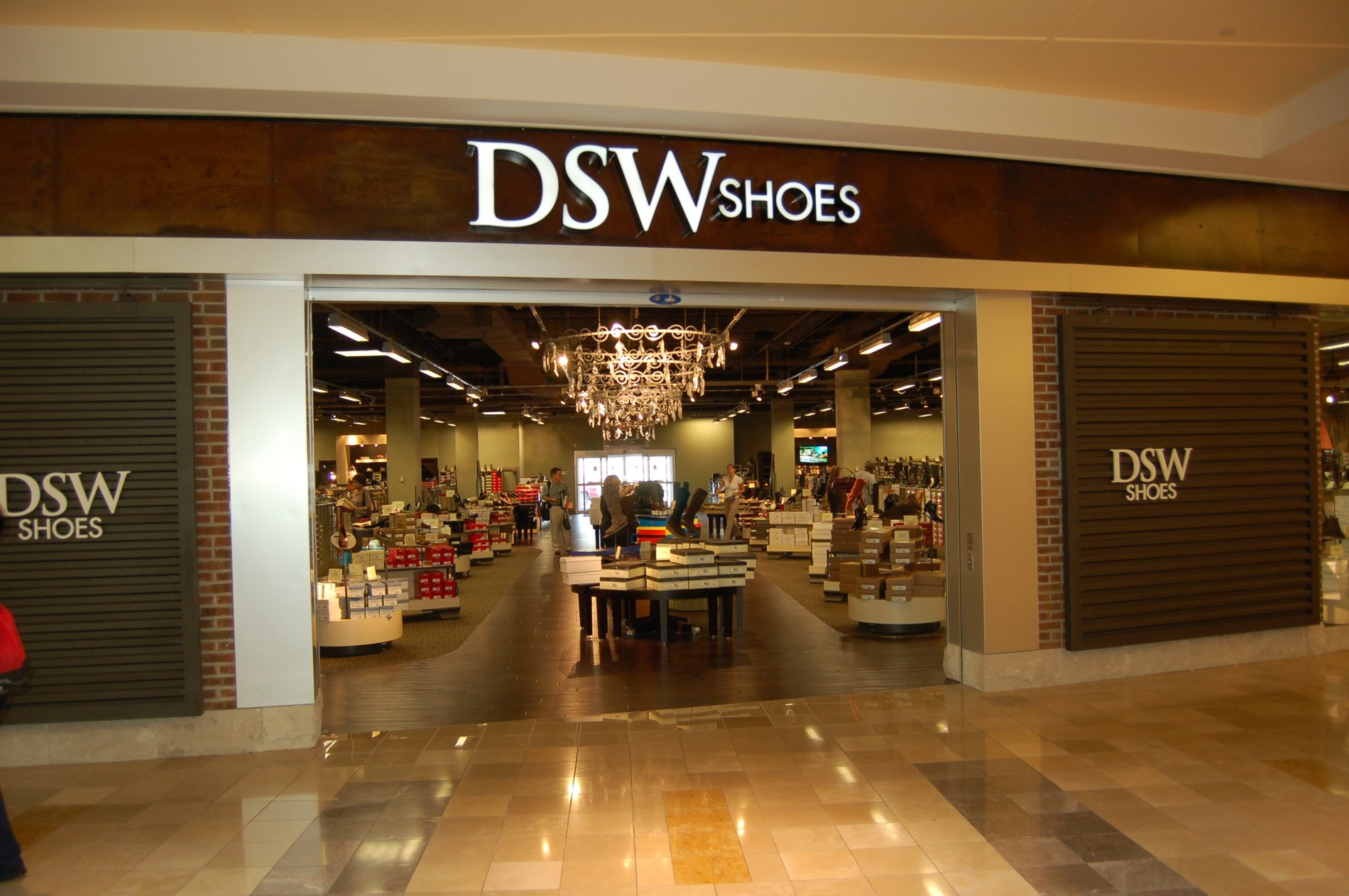 dsw store near me