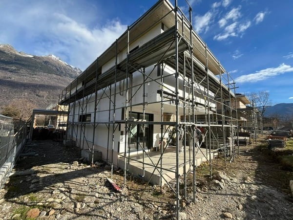 Casa esterna in costruzione a Moleno