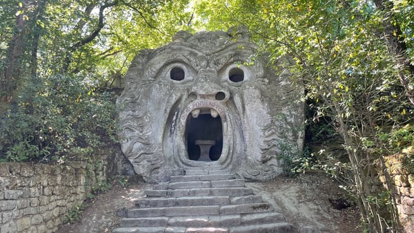 【イタリア】ルネサンスの異形庭園！怪物たちが待ち受ける口の中へ