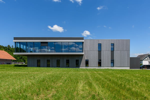 Fassadenverkleidung mit Holz