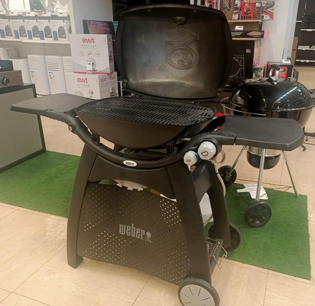 Déstockage Barbecue Gaz WEBER Q 3200 Noir , garantie 2 ans