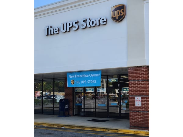 Facade of The UPS Store Barrancas Ave