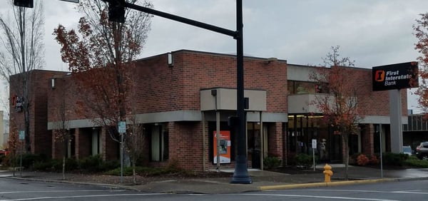 Exterior image of First Interstate Bank in Medford, Oregon.