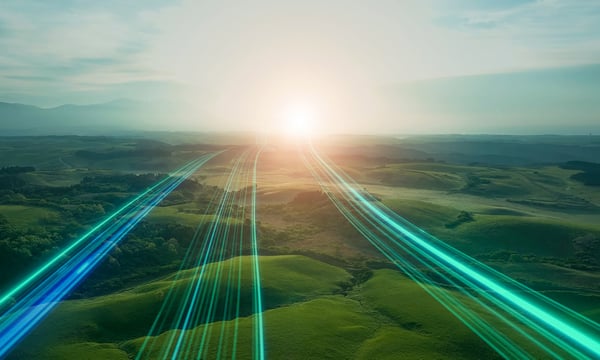 緑の丘と空の上をはしる緑色の線が太陽に向かっていくイメージ