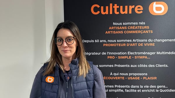 Jodie, Responsable Services