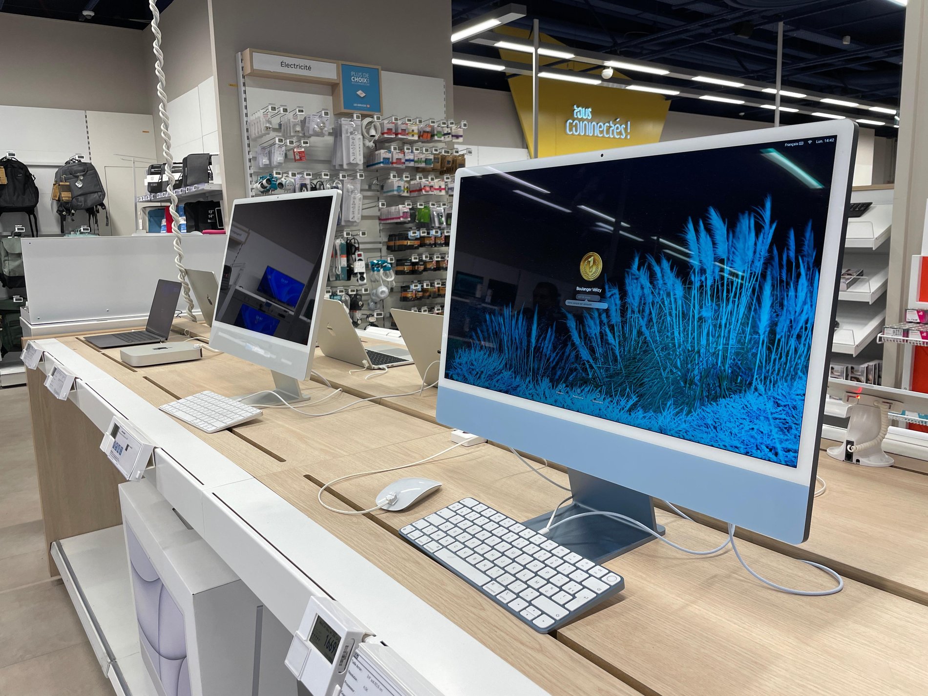 iMac  Boulanger Vélizy 2