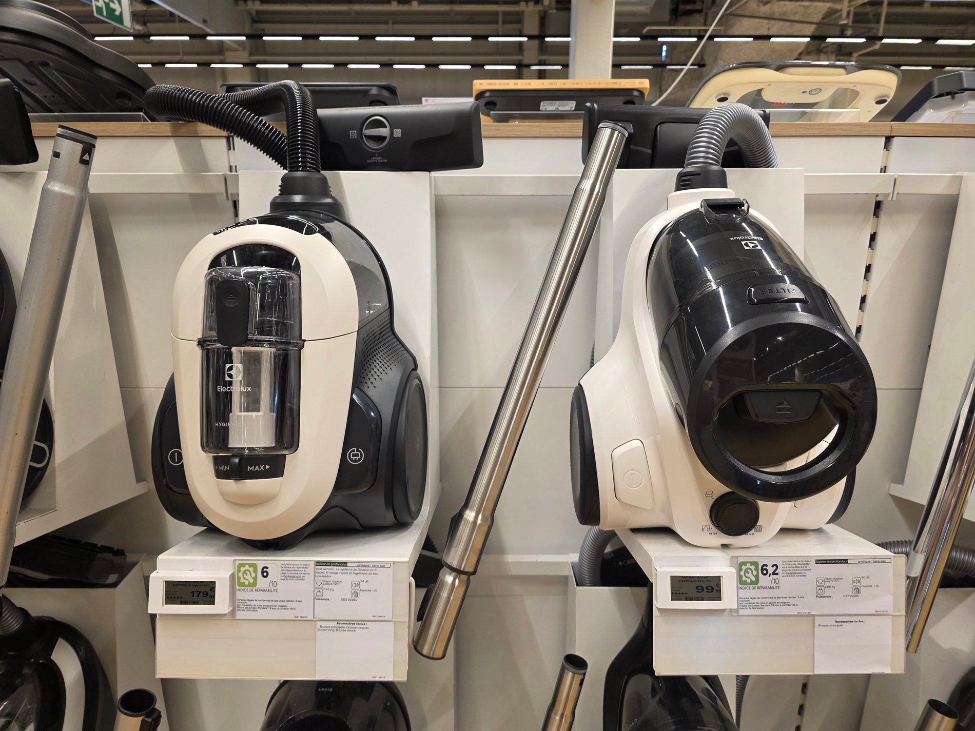 Aspirateur traineau Electrolux chez Boulanger Marseille La Valentine.