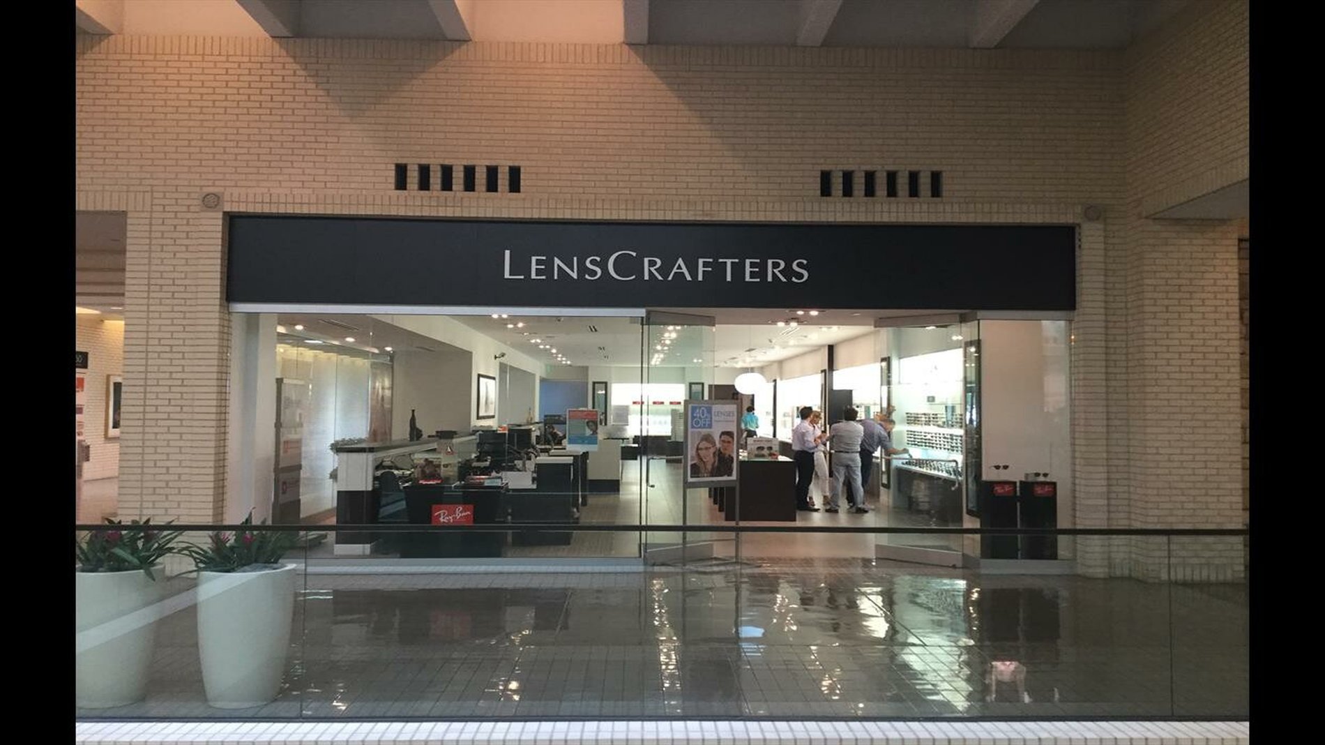 lenscrafters 1 hour service locations