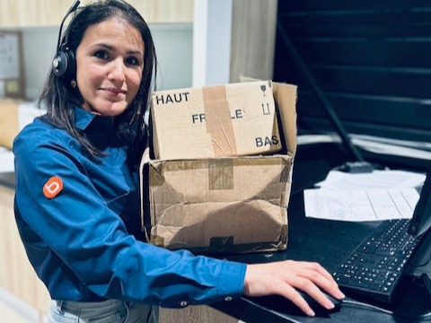 Myriam s'occupe du SAV au magasin Boulanger La Rochefoucauld