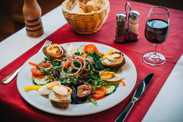 Salade de chèvre chaud