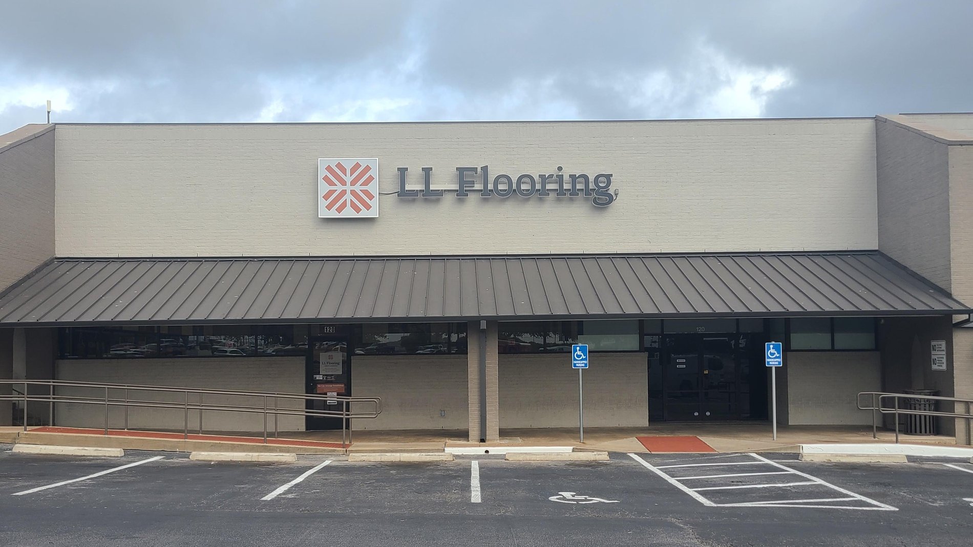 LL Flooring #1299 Austin | 801 East William Cannon Drive | Storefront