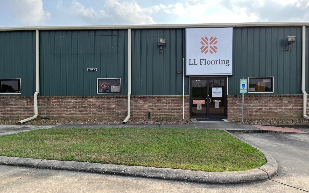LL Flooring #1172 Beaumont | 4395 W. Cardinal Dr. | Storefront