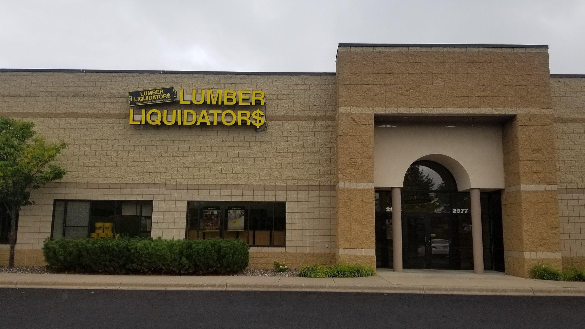 LL Flooring #1089 Chanhassen | 2973 Water Tower Place | Storefront