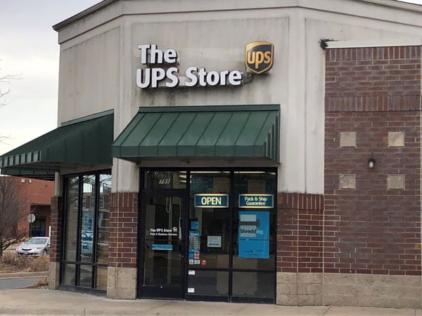 Facade of The UPS Store Mundelein