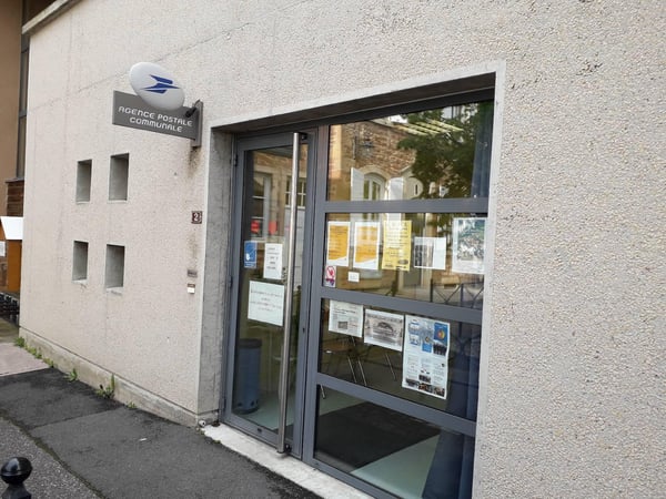 Photo du point La Poste Agence Communale SALLES ARBUISSONNAS BEAUJOLAIS Mairie