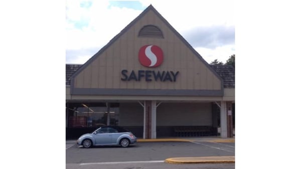 Safeway store front picture at 9622 Main St Fairfax VA