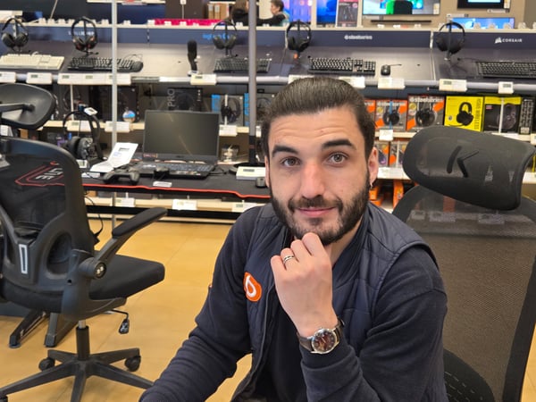 Antoine, vendeur Multimédia Boulanger Poitiers sud