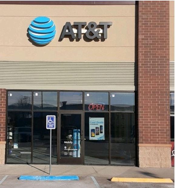 AT&T Store Winona Winona, MN iPhone & Samsung Deals!