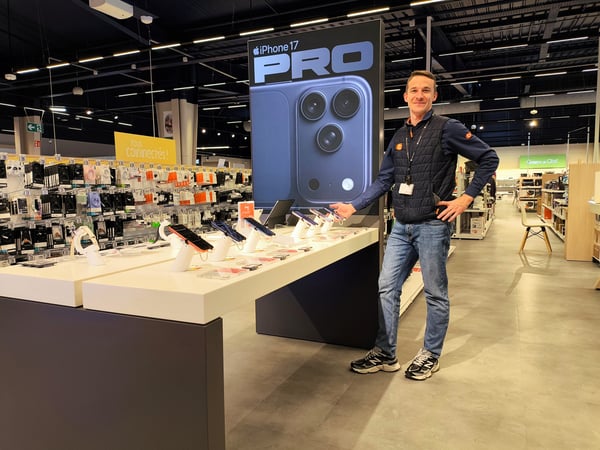 Table Apple Iphone Ipad du magasin Boulanger Langueux