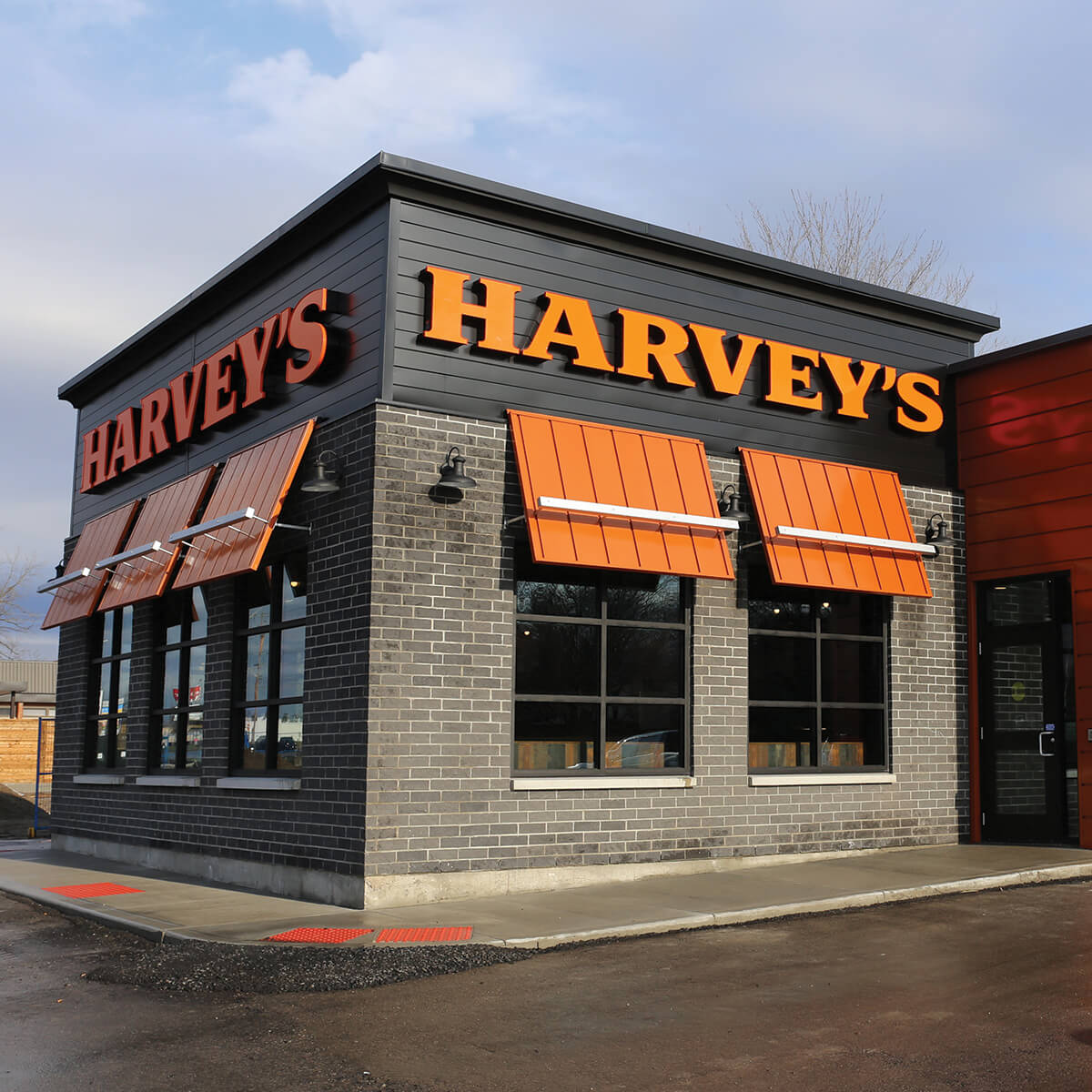 Visit Harveys 423 Norwich Avenue, Woodstock, ON | Harveys | Restaurant |  Burgers | Chicken | Poutine | Shakes | Veggie Burger