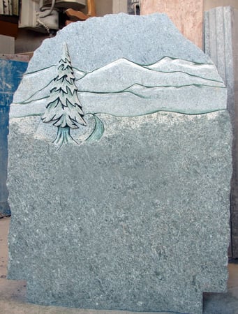 Rocher en granit Vert Andeer avec un bas-relief