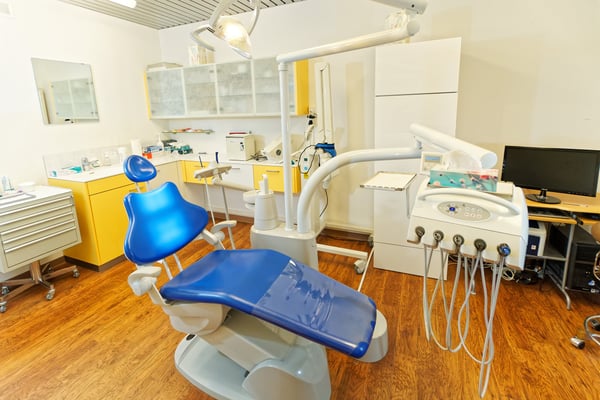 Behandlungszimmer - Zahnarztpraxis Lächeln und Beissen in Herisau
