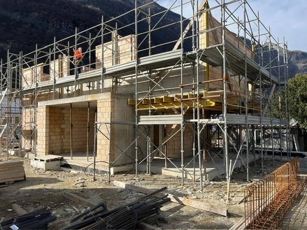 Casa in costruzione a Moleno