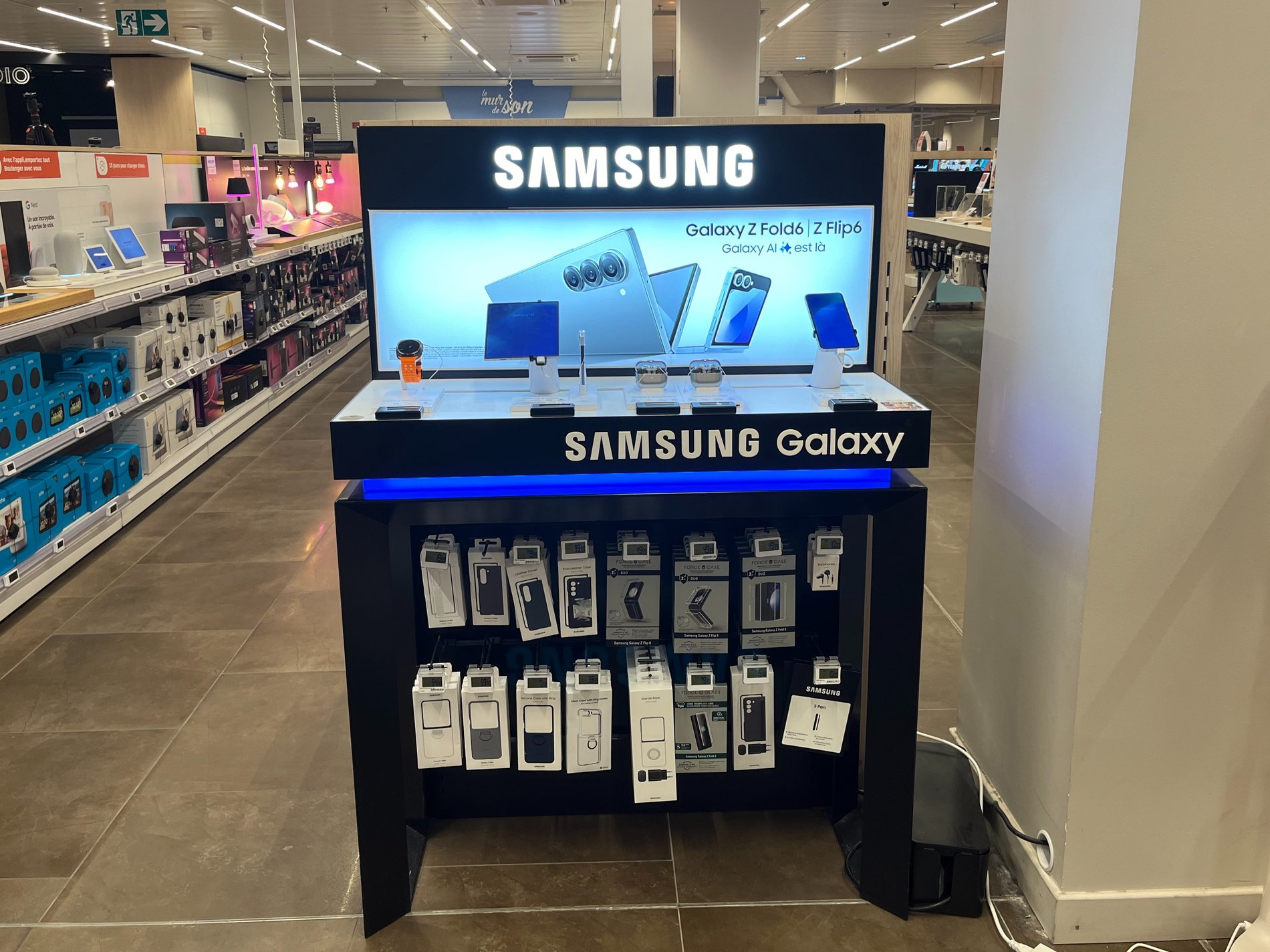 Mise en avant Samsung Watch, Z Fold6, Flip6 - Boulanger Levallois (So Ouest)