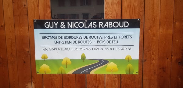 À votre service.