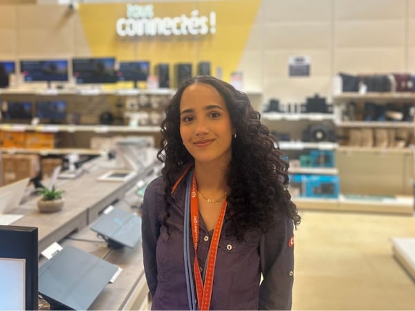 Inès, Conseillère Service Client