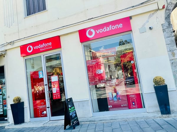 Vodafone Store | Piazza B. Grimaldi