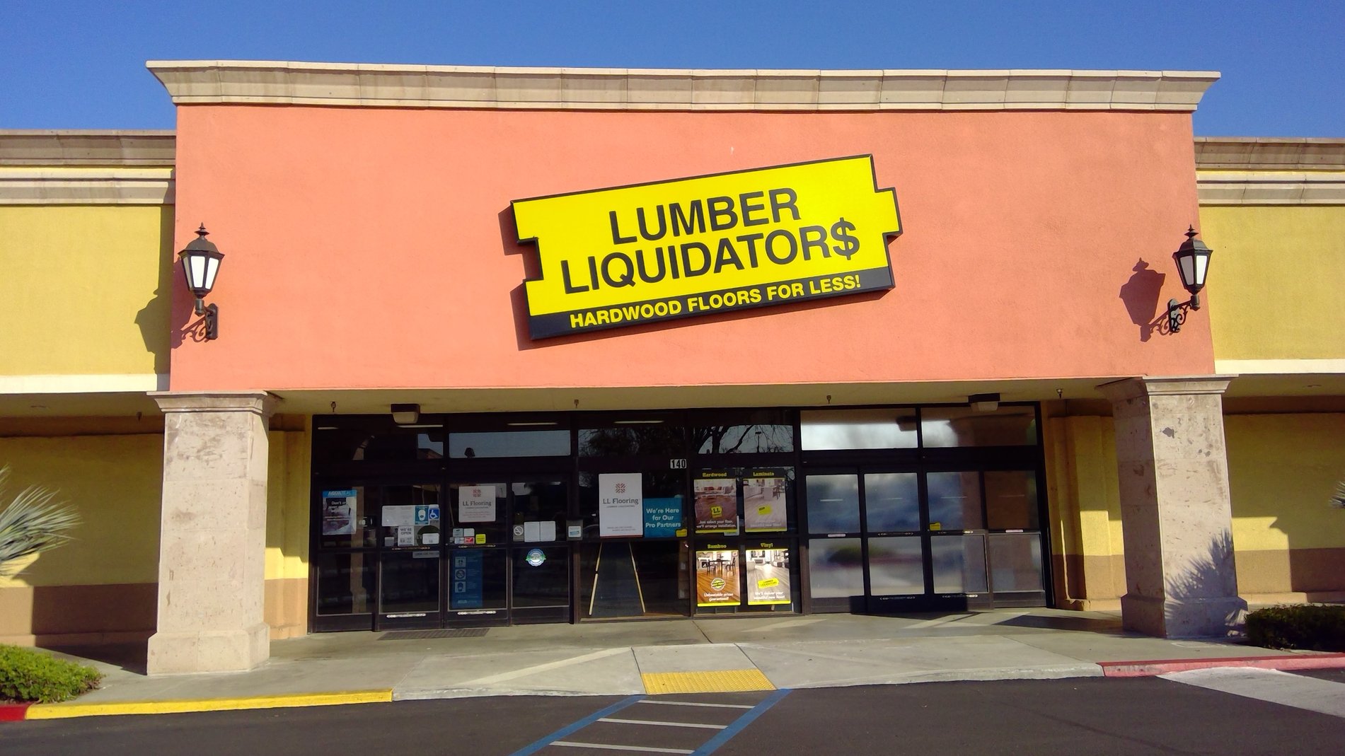 LL Flooring #1170 Fresno | 5091 North Fresno Street | Storefront