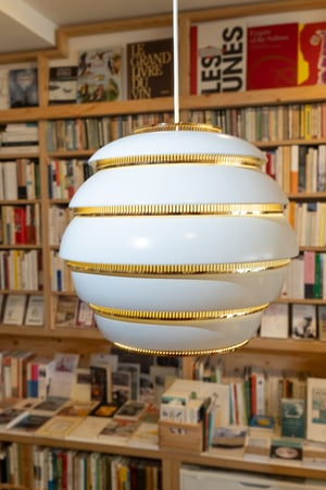 Une des lampes Alvar Aalto, pour introduire notre section graphisme et design