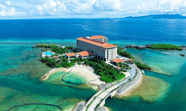 ハイアットリージェンシー瀬良垣アイランド沖縄　上空から撮影された外観