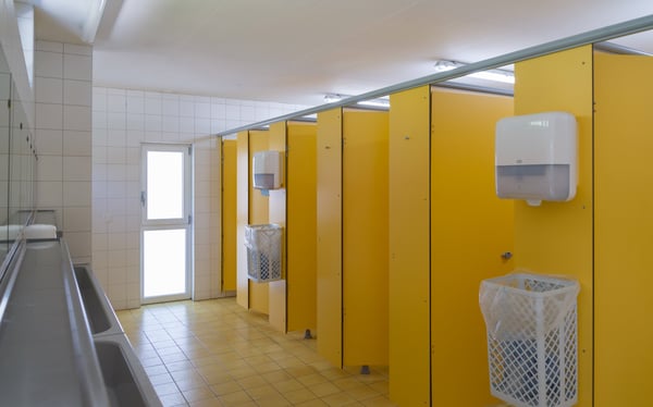 Einzeltoiletten und auch Einzelduschkabinen bieten Ihnen die Privatsphäre, unser Sanitärgebäude wird mehrmals täglich gereinigt und desinfiziert.