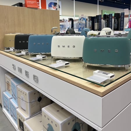 La table Smeg pour toute notre gamme de petit déjeuner dans votre magasin Boulanger Saint Pierre des Corps