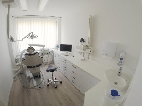 Zahnarzt Dr. Kessler in Wollerau Dentalhygiene Zimmer
