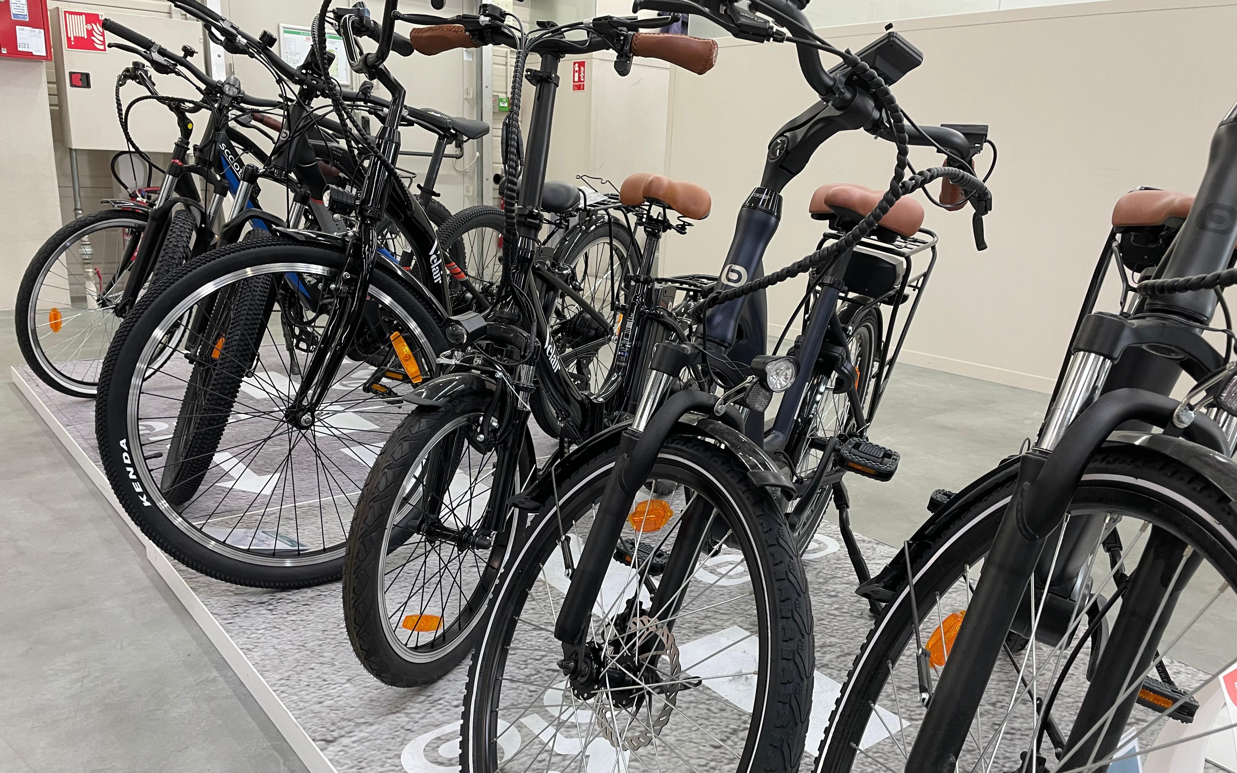 Des vélos électriques pour se déplacer dans votre ville disponible dans votre magasin Boulanger Reims Cormontreuil.