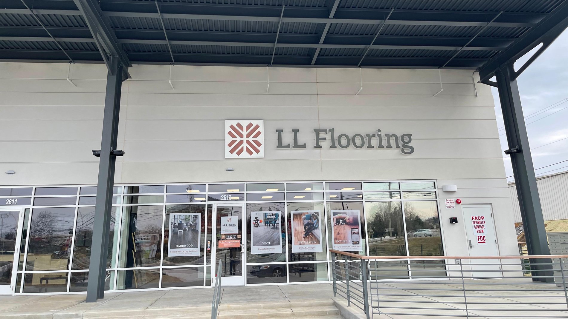 LL Flooring #1443 Christiansburg | 2613 Market Street Northeast | Storefront