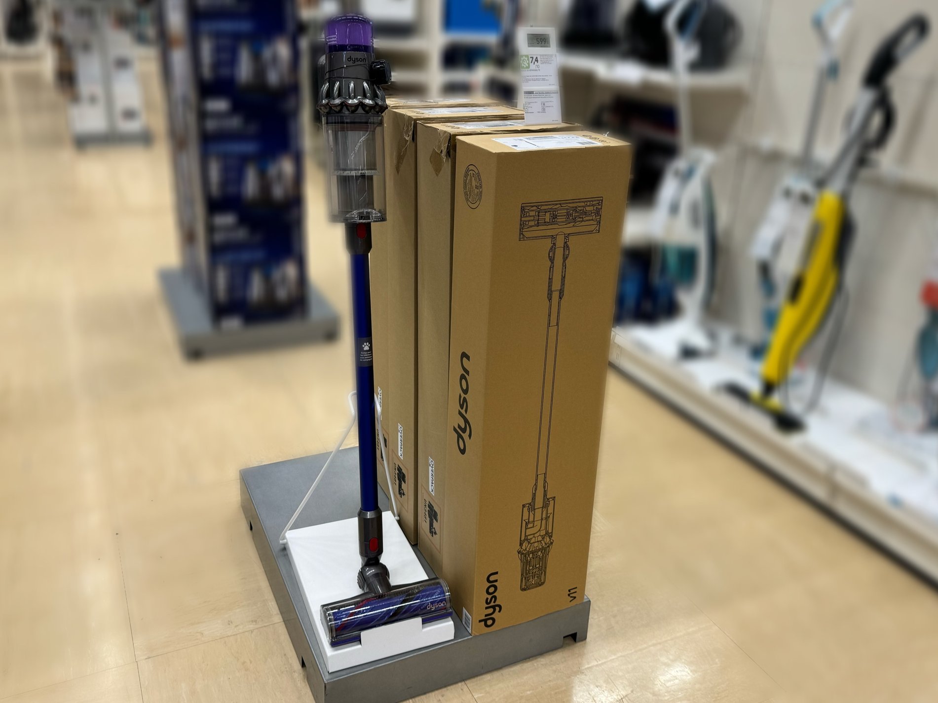mise en avant de l'aspirateur v11 dyson dans votre magasin boulanger st quentin fayet