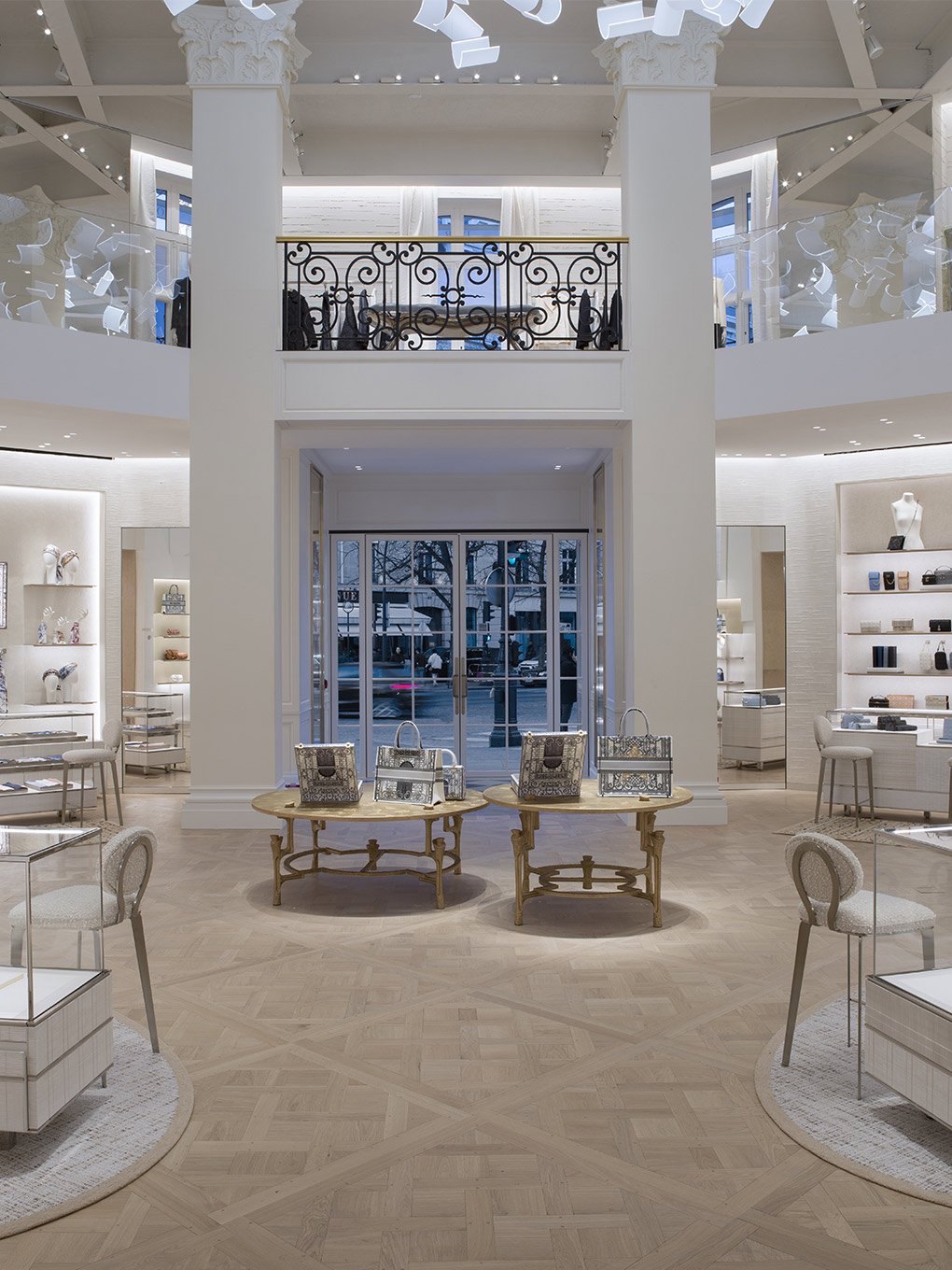DIOR Dior Boutique France Paris 30 Avenue Montaigne