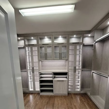 Properly display your entire wardrobe in an expertly lit, luxury closet